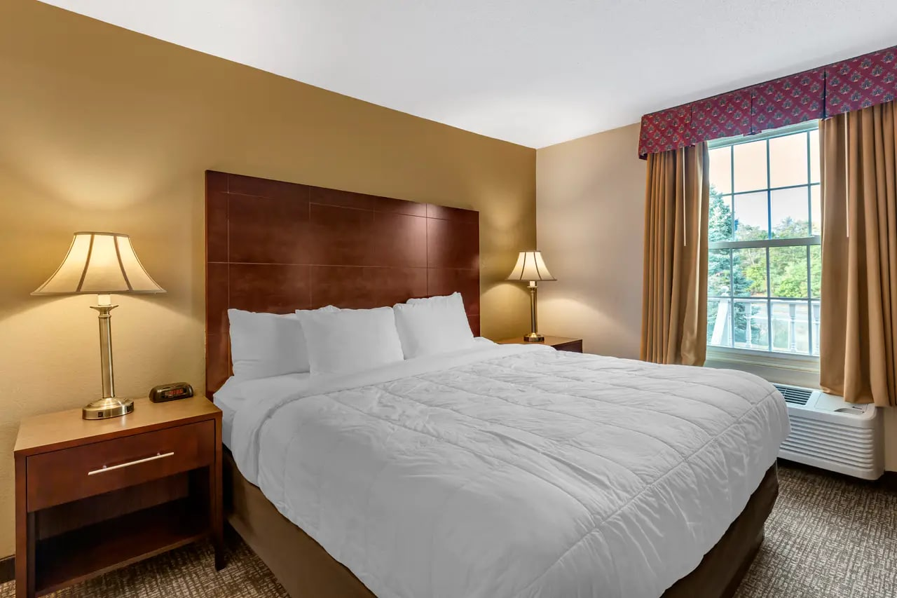 Luxurious Guest Room With Jacuzzi Luxurious Guest Room With Jacuzzi